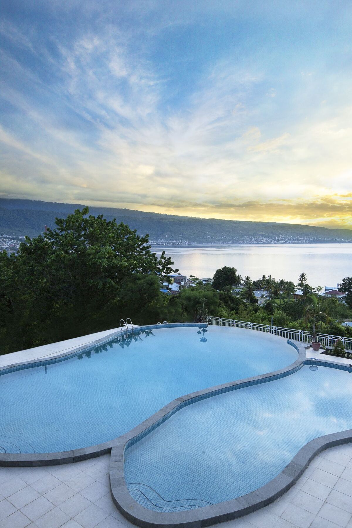 Hotel Santika Luwuk - Sulawesi Tengah Kültér fotó