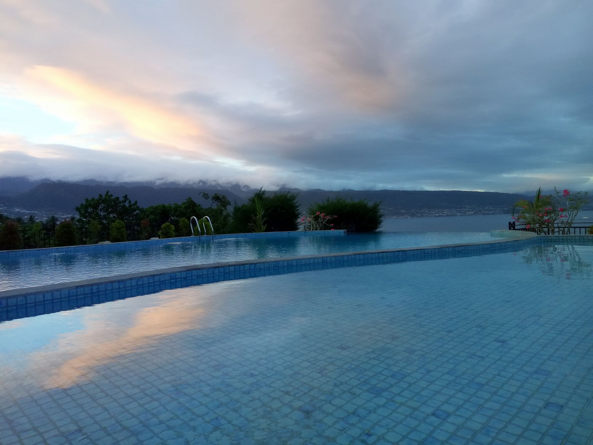 Hotel Santika Luwuk - Sulawesi Tengah Kültér fotó